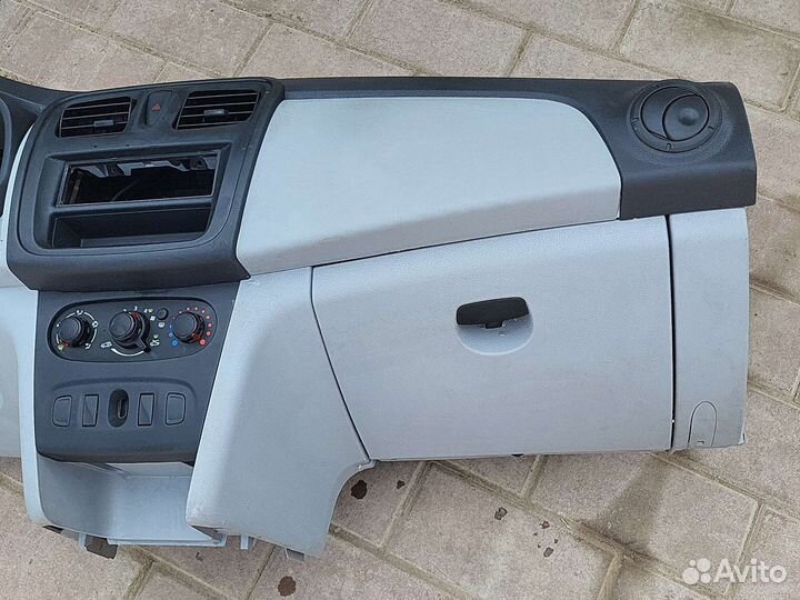 Renault logan 2- торпеда