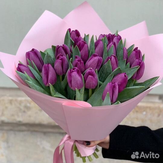 Букет из фиолетовых сортовых тюльпанов 37 шт