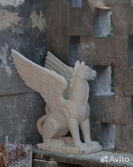 Скульптура Грифона