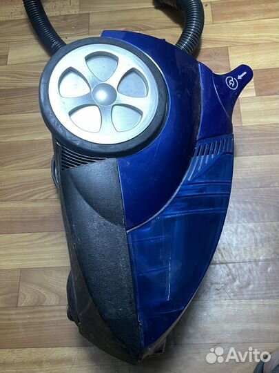 EIO Бытовой пылесос EIO Targa 1600W Trio, синий