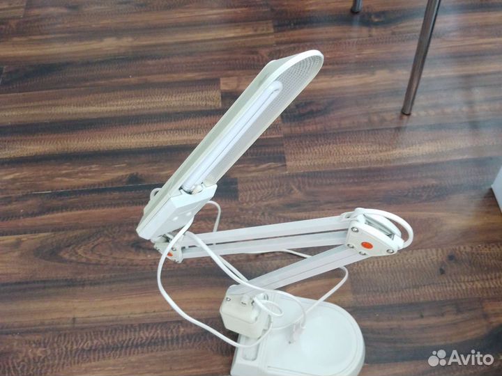 Светильник настольный шарнирный