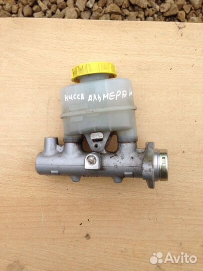 Главный тормозной цилиндр Nissan Almera N15