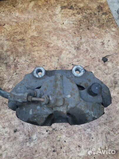 Суппорт тормозной передний правый Ford Kuga 2 2.0