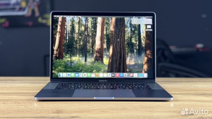 MacBook Pro 15 2019 i7 16 256 отличный