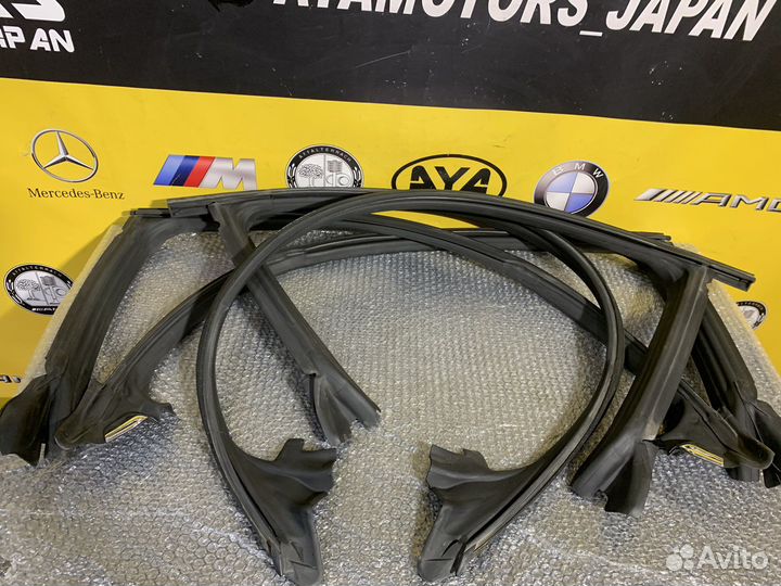 Резиновый уплотнитель двери w219