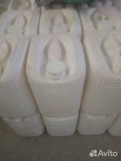 Канистра пластиковая 20 литров хорошее состояние