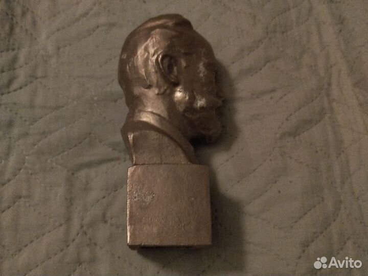 Бюст металл