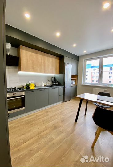 Угловая кухня под потолок на заказ в Челябинске