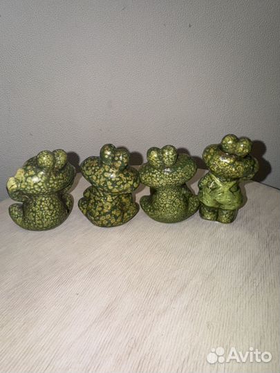 Фигурки сувенирные лягушки разные