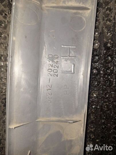 Накладка на стойку кузова передняя левая Toyota