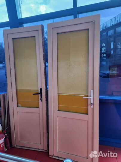 Дверь пластиковая со стеклом бу