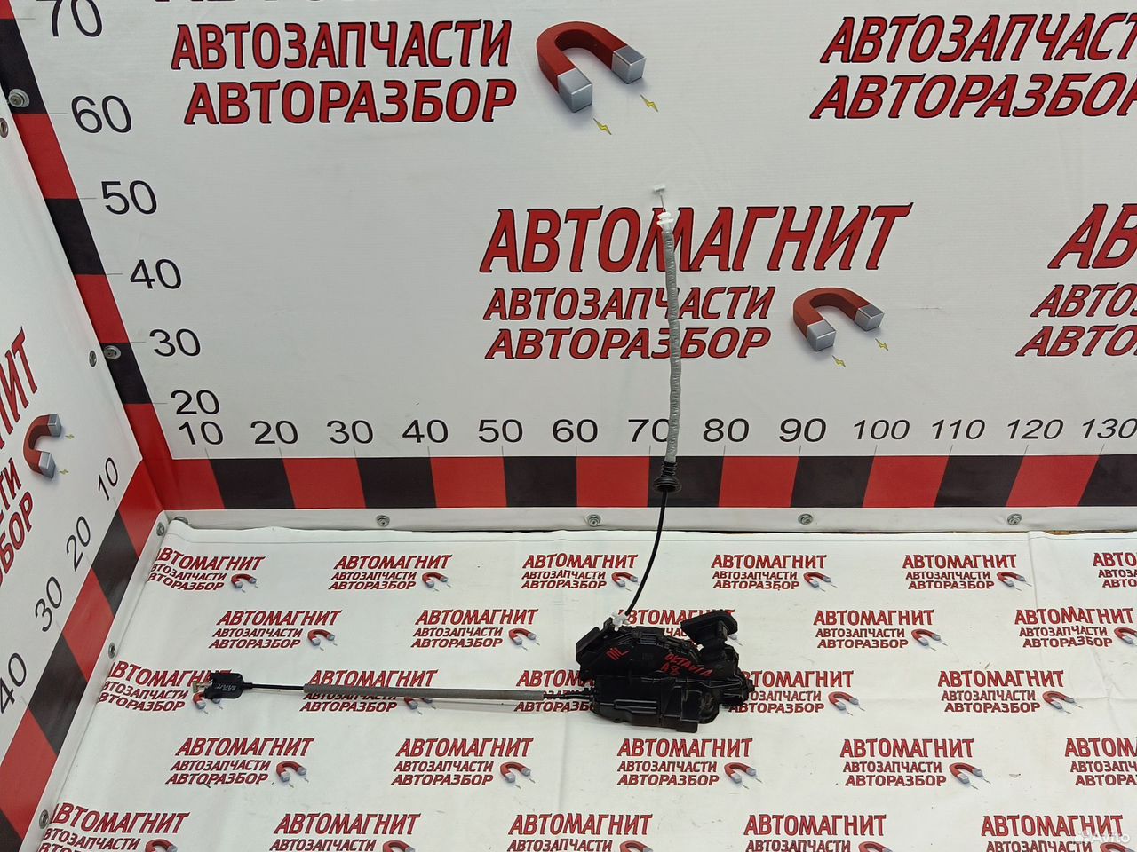 Замок двери передний левый Skoda Octavia A8