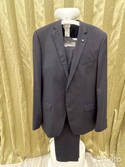 Продаю костюм оригинальный бренда Karl Lagerfeld