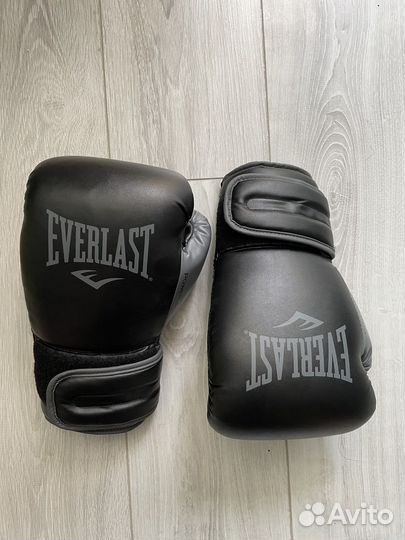 Боксерские перчатки