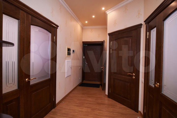 3-к. квартира, 130 м², 5/5 эт.