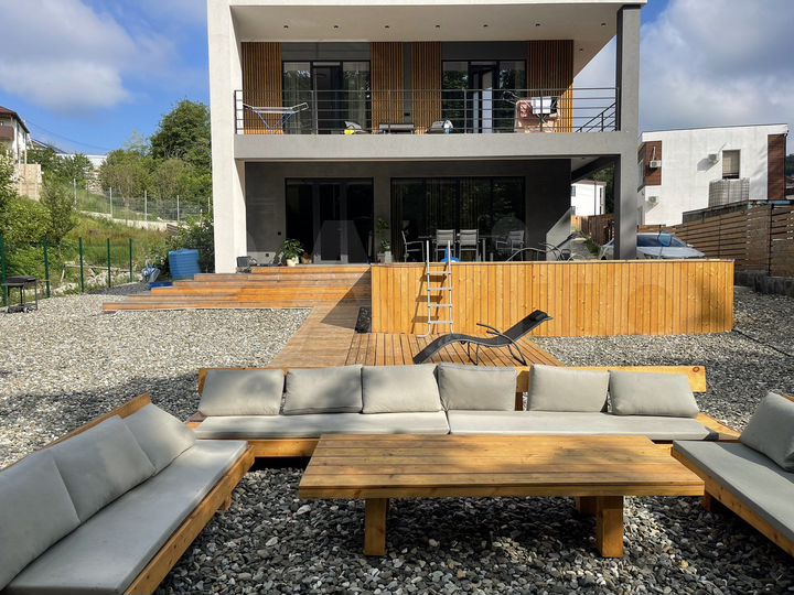 Дом 230 м² на участке 6 сот.