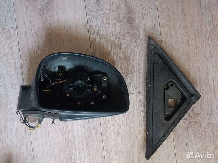 Зеркало правое от Hyundai accent