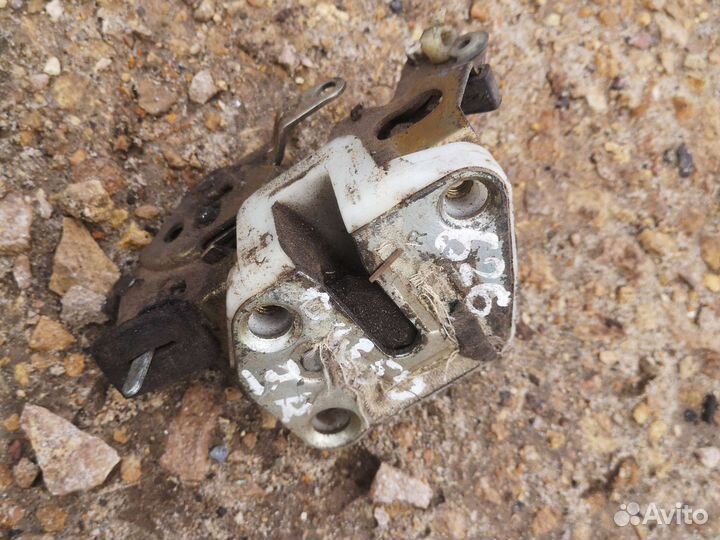 Замок задний правый Mazda 626 GD