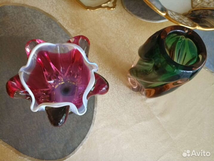 Вазы из цветного хрусталя