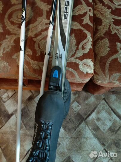 Комплект: лыжи, ботинки, лыжные палки