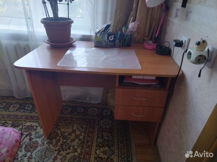 Письменный стол