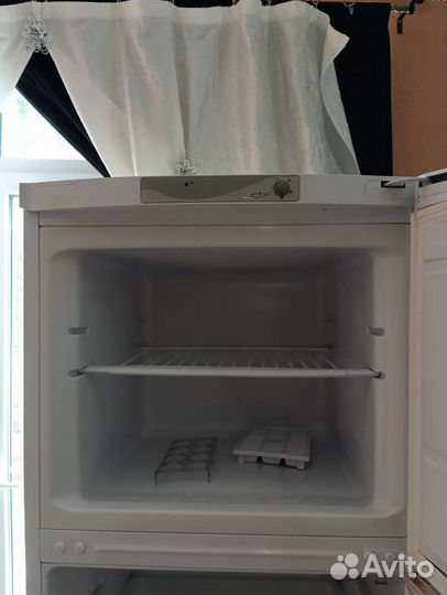 Холодильник бу Аriston не работает