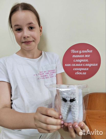 Брелок для ключей, подарок врачу стоматологу зуб