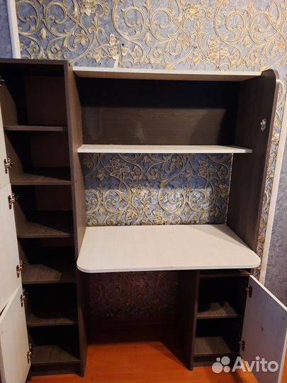 Стол школьный со шкафом