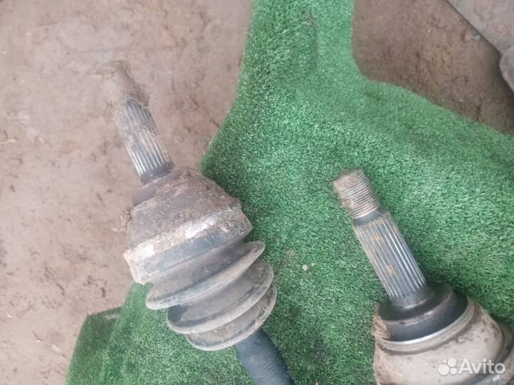 Привод передний Mitsubishi Space Wagon 2