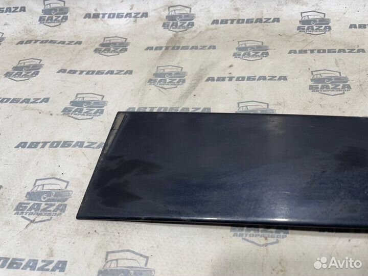 Накладка двери передняя правая Mercedes-Benz