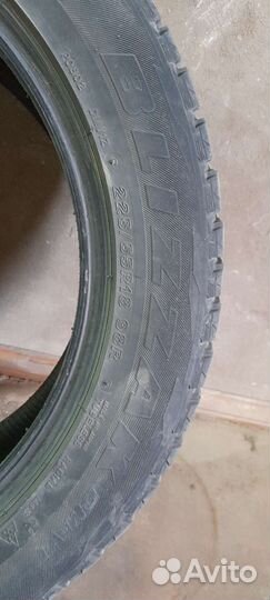 Bridgestone Blizzak DM-V1 225/55 R18 98R