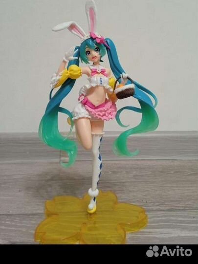 Аниме фигурка Хацунэ Мику Кролик новая