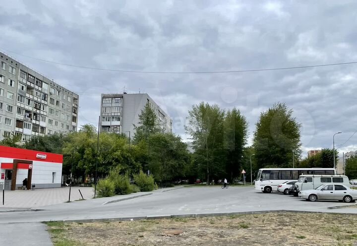 Продам торговое помещение, 421 м²