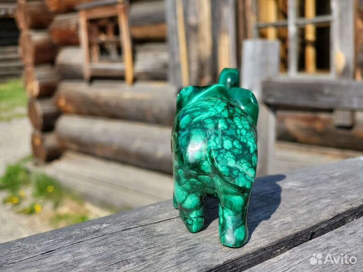 Малахитовая фигурка