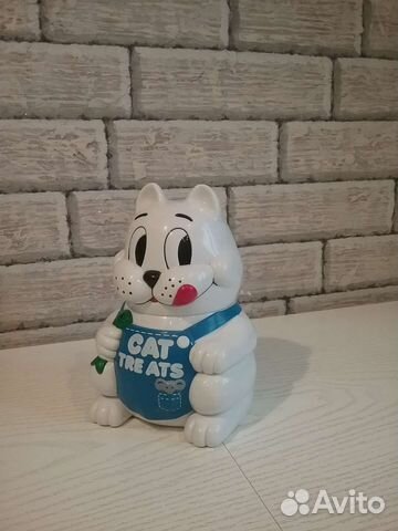 Товары для животных. Контейнер для кошачьего корма