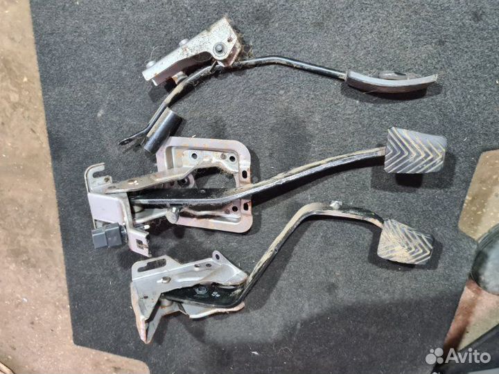 Блок педалей Mitsubishi Lancer 9 4G18 2005