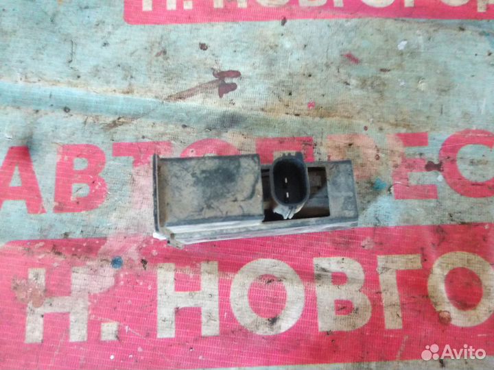 Механизм открывания лючка бензобака Форд Фокус 2