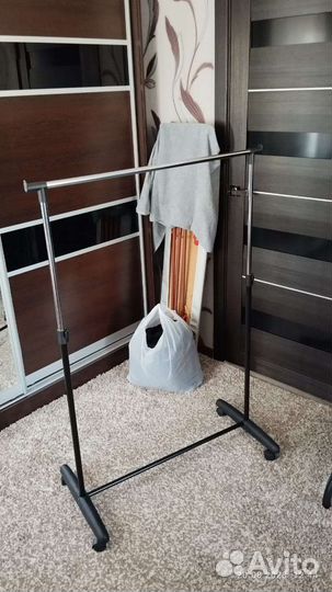 Вешалка для одежды напольная металлическая