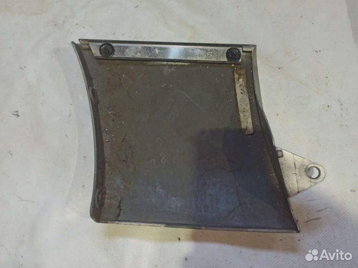 Молдинг накладка передняя правая Lexus LS400