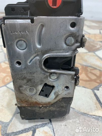 Замок боковой двери Opel Astra хетчбэк 1.8 Z18XER