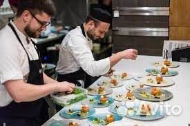 Повар в холодный цех (выплаты еженедельно)