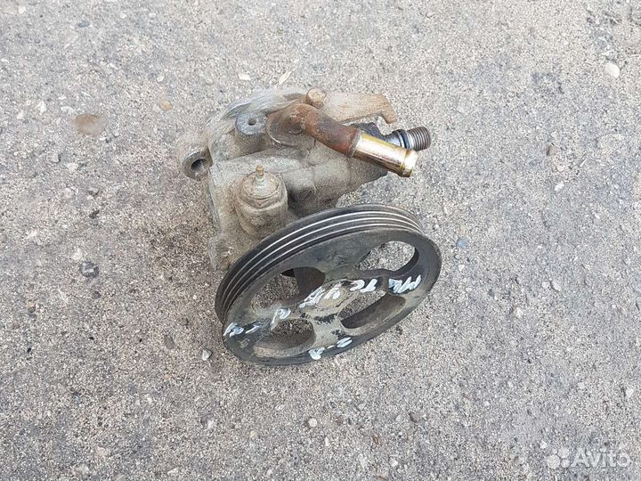 Насос гура Mitsubishi Chariot 2.0 АКПП