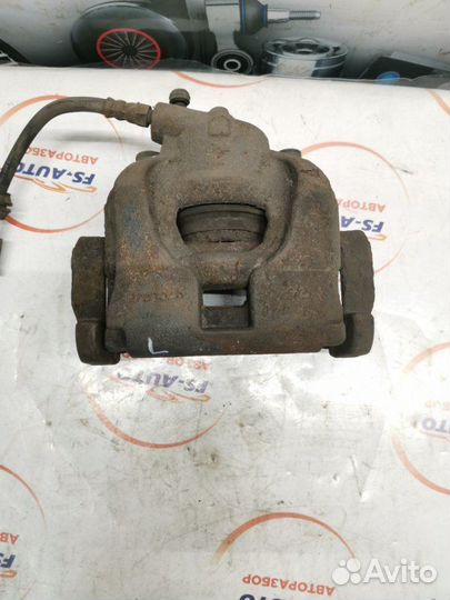 Суппорт передний левый Volvo V60 2.0 дизель D5204T