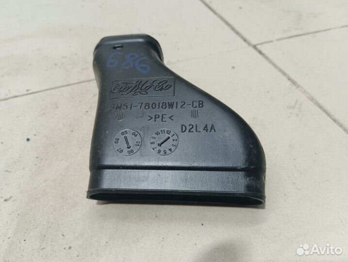 Воздуховод правый Ford Focus 2 CAP aoda 2.0 бензин