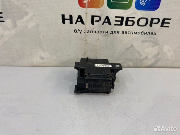 Блок предохранителей Toyota Land Cruiser 200