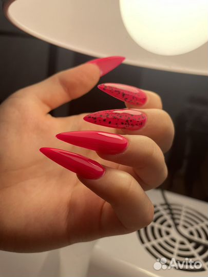 Модель на наращивание ногтей/покрытие/маникюр