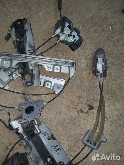 Замок передней двери на ниссан тиана 2005г