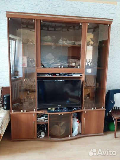 Стенка у нее три секции