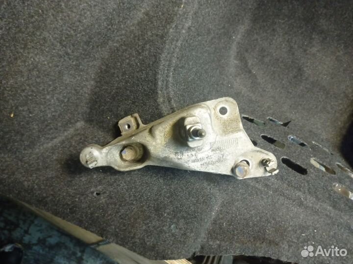 Кронштейн МКПП рено дастер