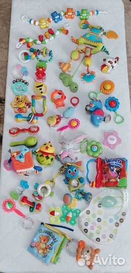 Погремушки пакетом на кроватку и коляску